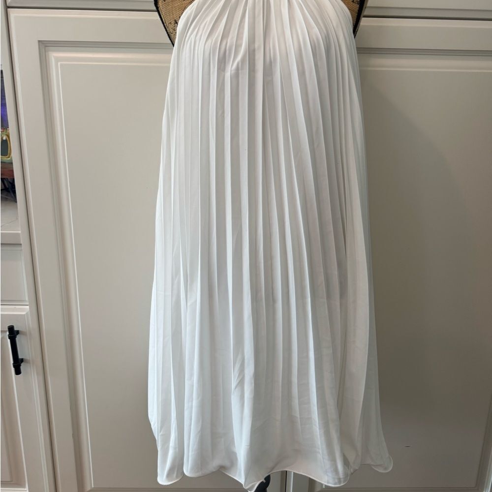 Elegant White Pleated Dress